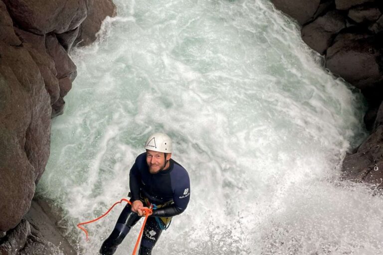 Canyoning sportif à la Rivière Noire, Saint-Claude — Cascades de Vauchelet