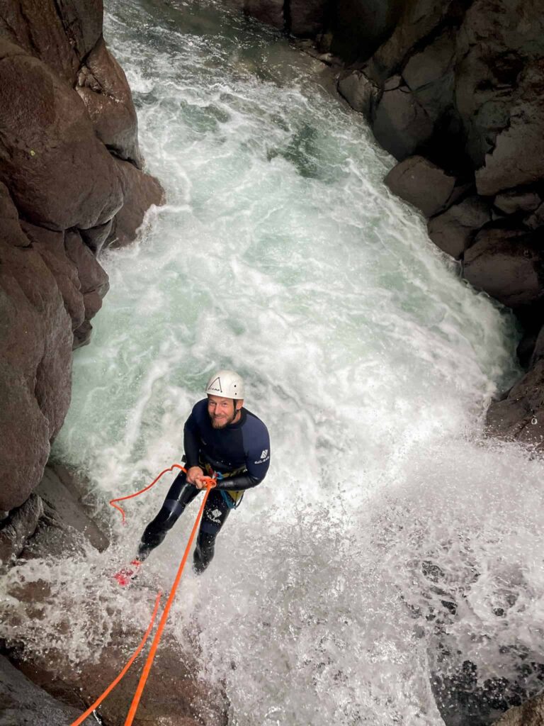 Canyoning sportif en Basse-Terre : l'aventure extrême au cœur de la Guadeloupe